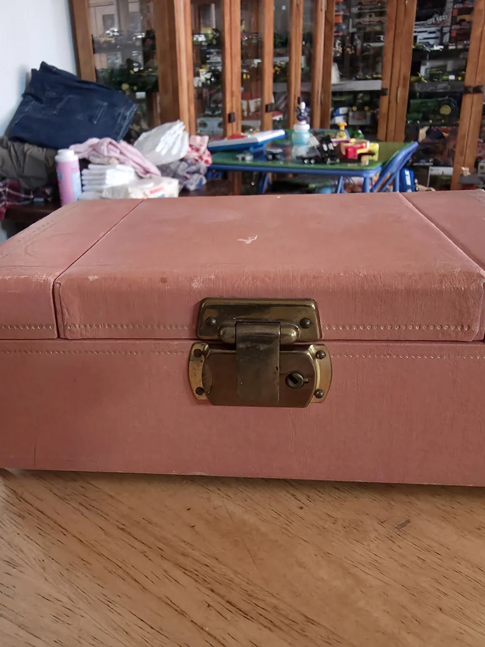 Vintage Pink Jewelry Storage Box That Plays Music with Brass Latch
